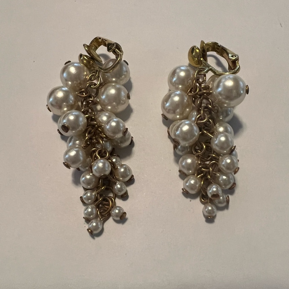 Vintage cha cha pearl clip earrings